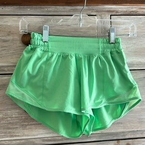 EUC Lululemon Hotty Hot Low Rise Lined Shorts 2.5”